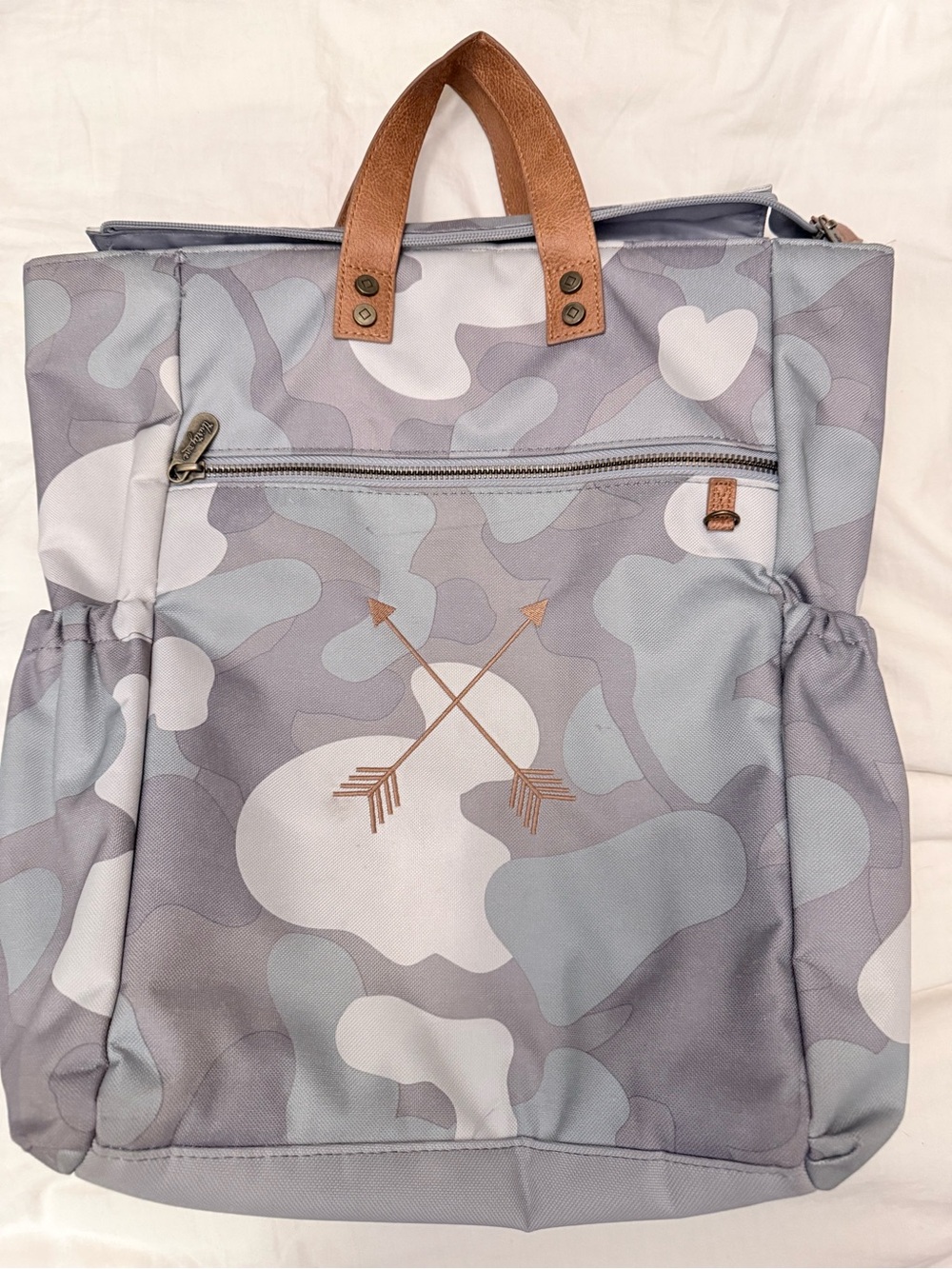thirty-one Gray Camo Arrow Print Backpack with Tan Handles